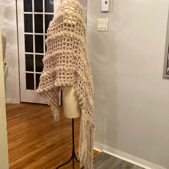 Eva Eva knit 🧶 and fur asymmetrical Poncho - Picture 3 of 10